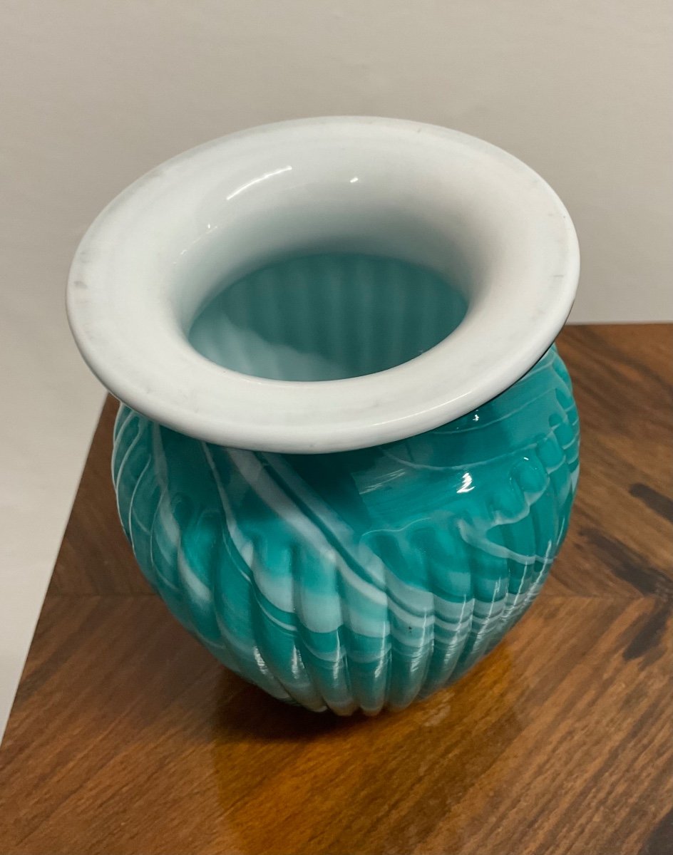 Paire Des Vases En Verre  Opaline  Overlay En Bleu Et Blanc-photo-4