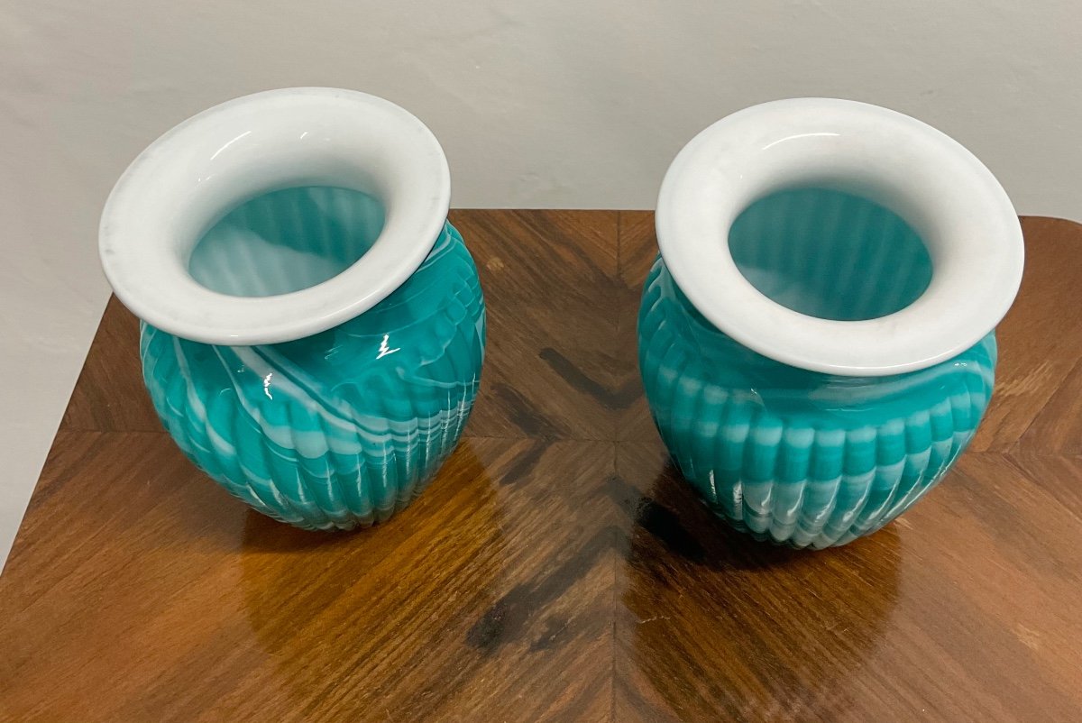 Paire Des Vases En Verre  Opaline  Overlay En Bleu Et Blanc-photo-6