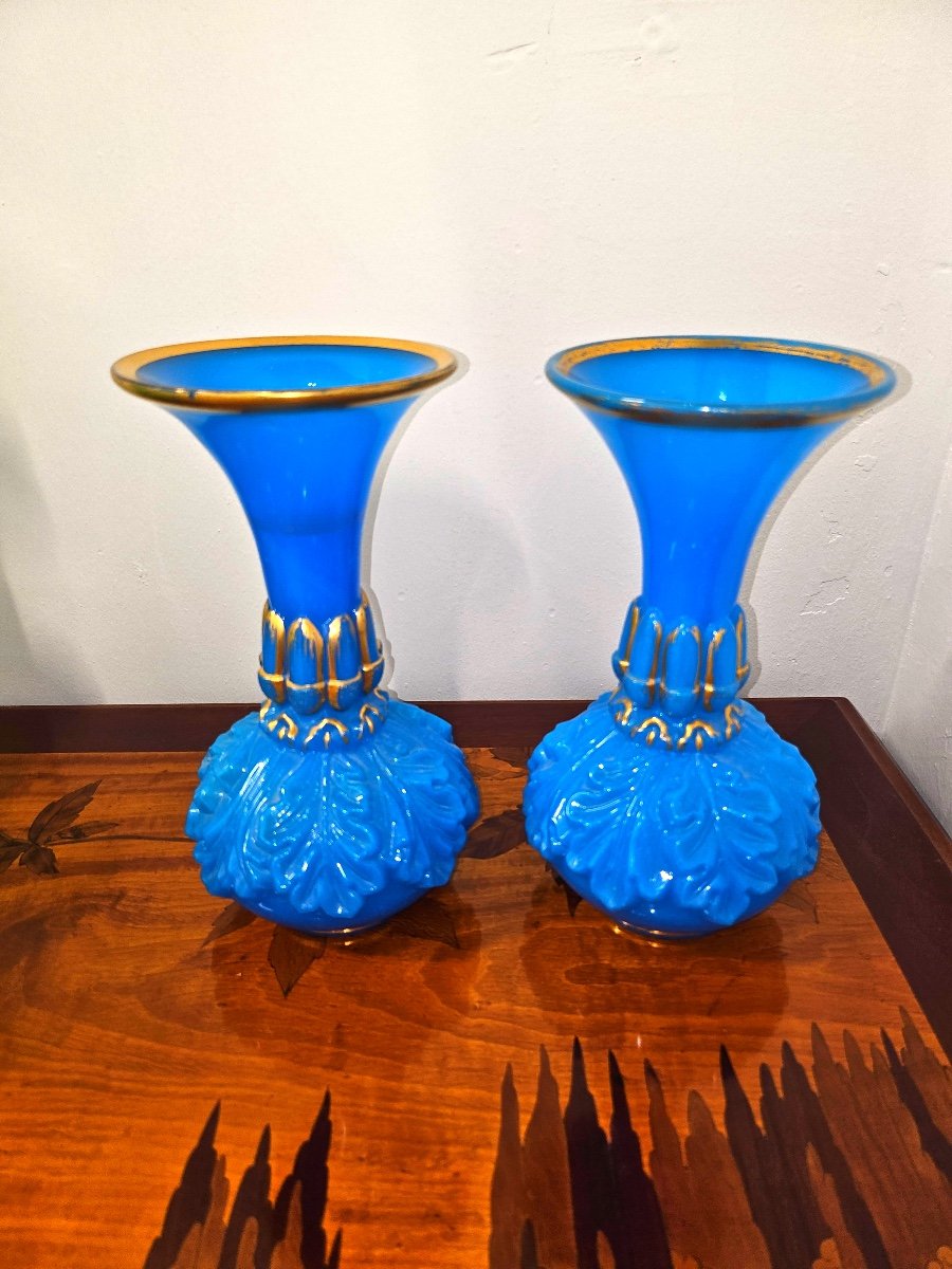 Paire De Vases En Verre De Baccarat Opaline  Bleu à Décor En Relief, Très Rare,xixème 