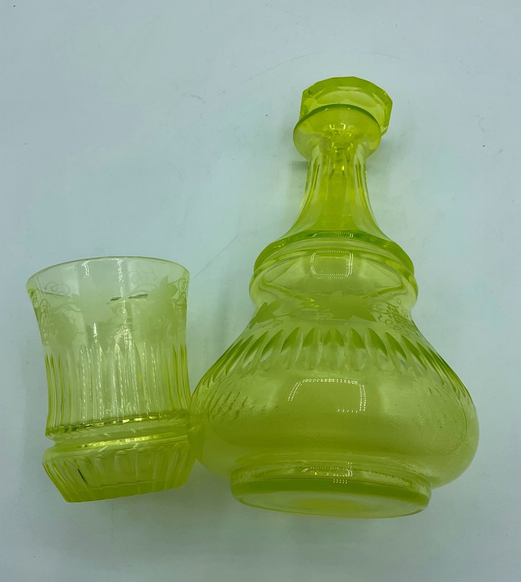 Antique Baccarat Uranium Glass Carafe With Drinking Glass,engraved With Vine Leaves-photo-2