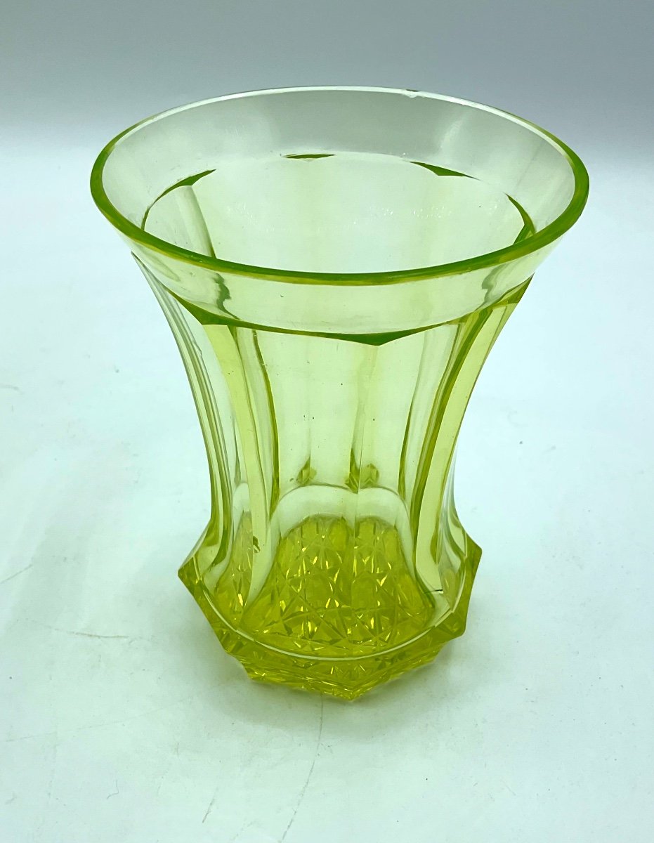 Biedermeier Uranium Glass Vase With Crystal Cut Base-photo-4