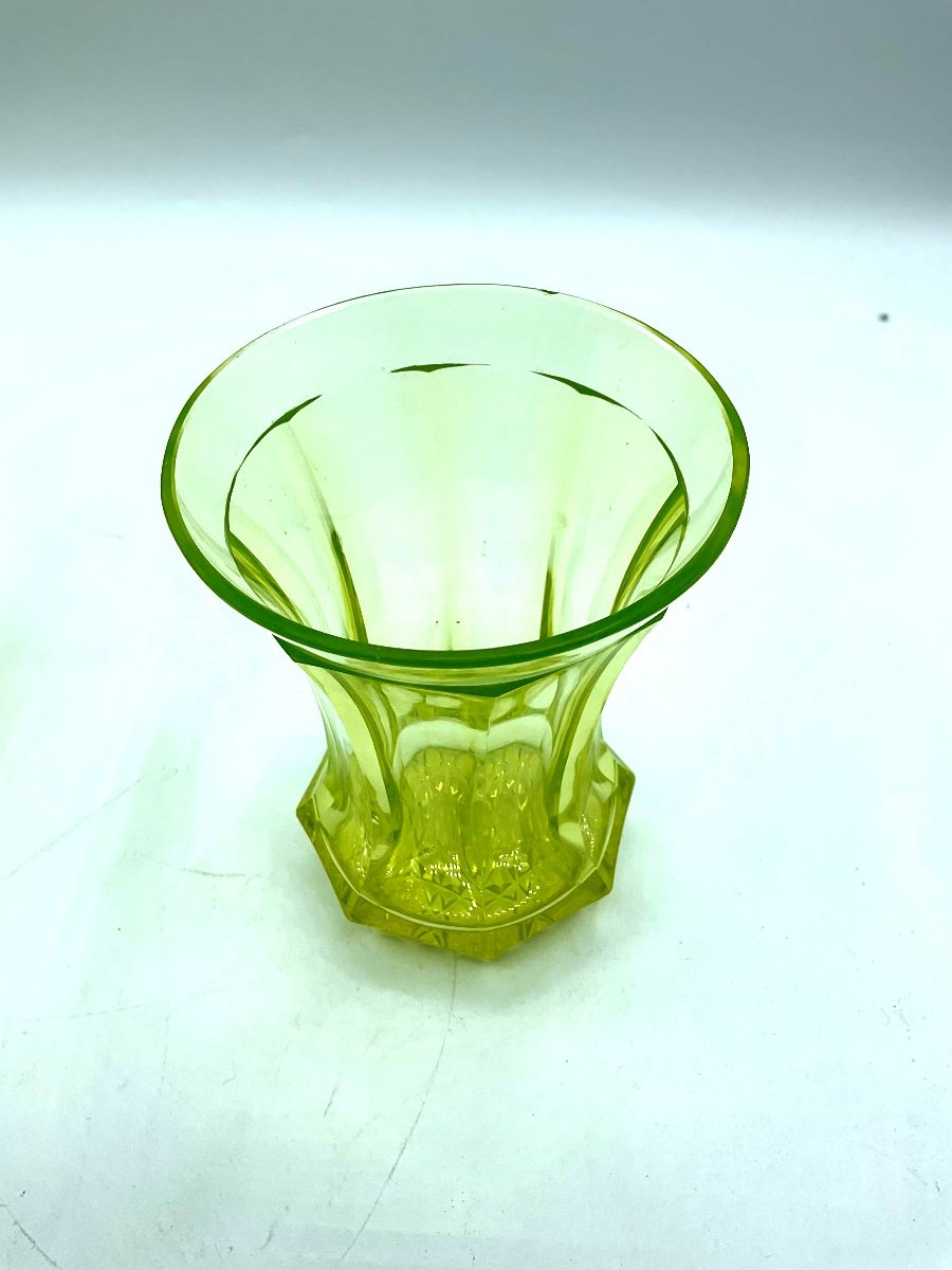 Biedermeier Uranium Glass Vase With Crystal Cut Base-photo-3