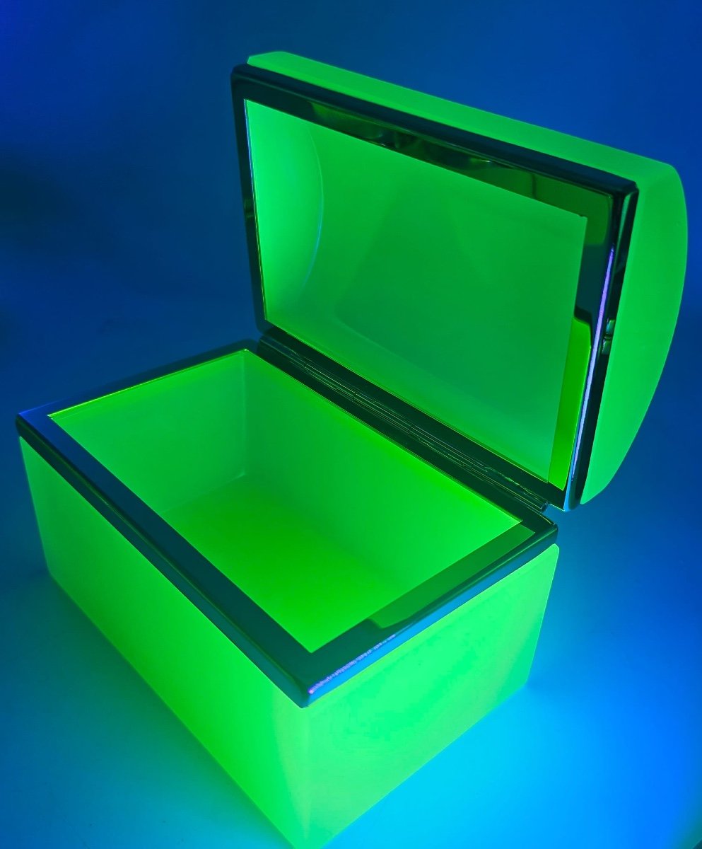 Antique Uranium Glass Casket Box.-photo-3