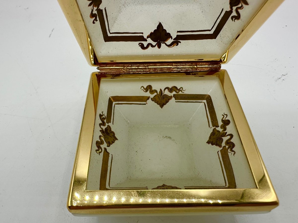 Beautiful French Opaline Box With Polished Bronze Mount And Painted Decor Inside. -photo-2