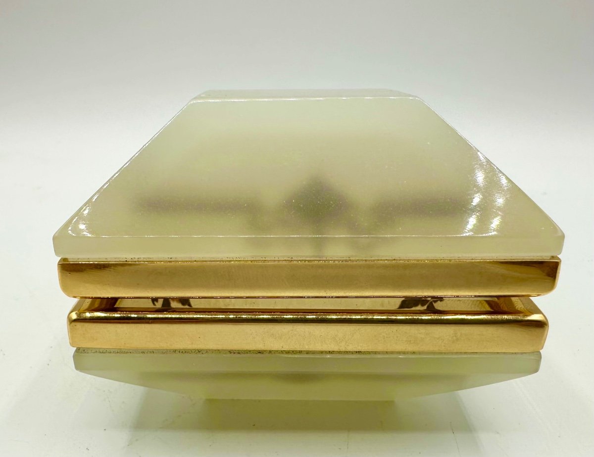 Beautiful French Opaline Box With Polished Bronze Mount And Painted Decor Inside. -photo-2