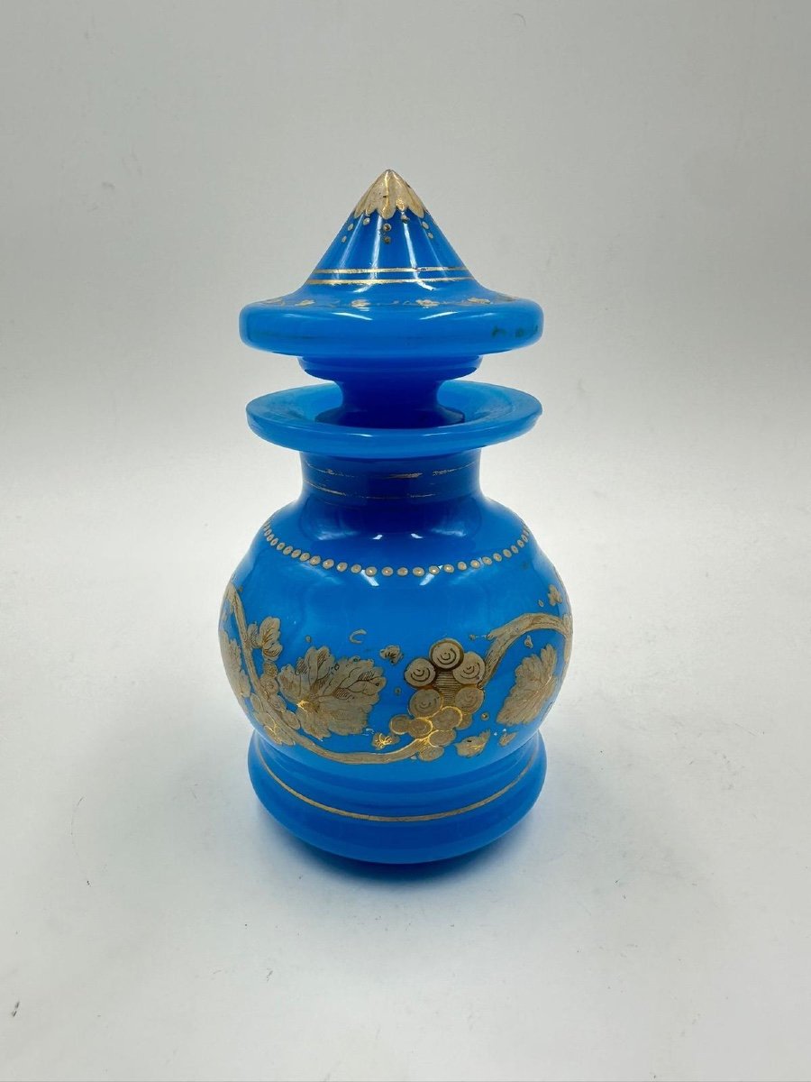 Flacon De Parfum Opaline Antique En Bleu Turquoise.