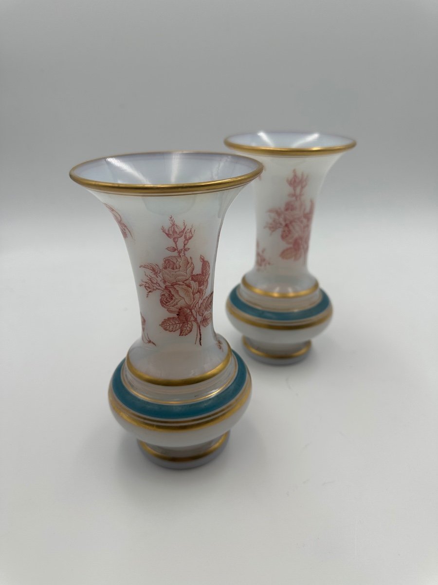 Pair Of Baluster Vases In White Opaline "soap Bubble" Decorated With Roses.-photo-3