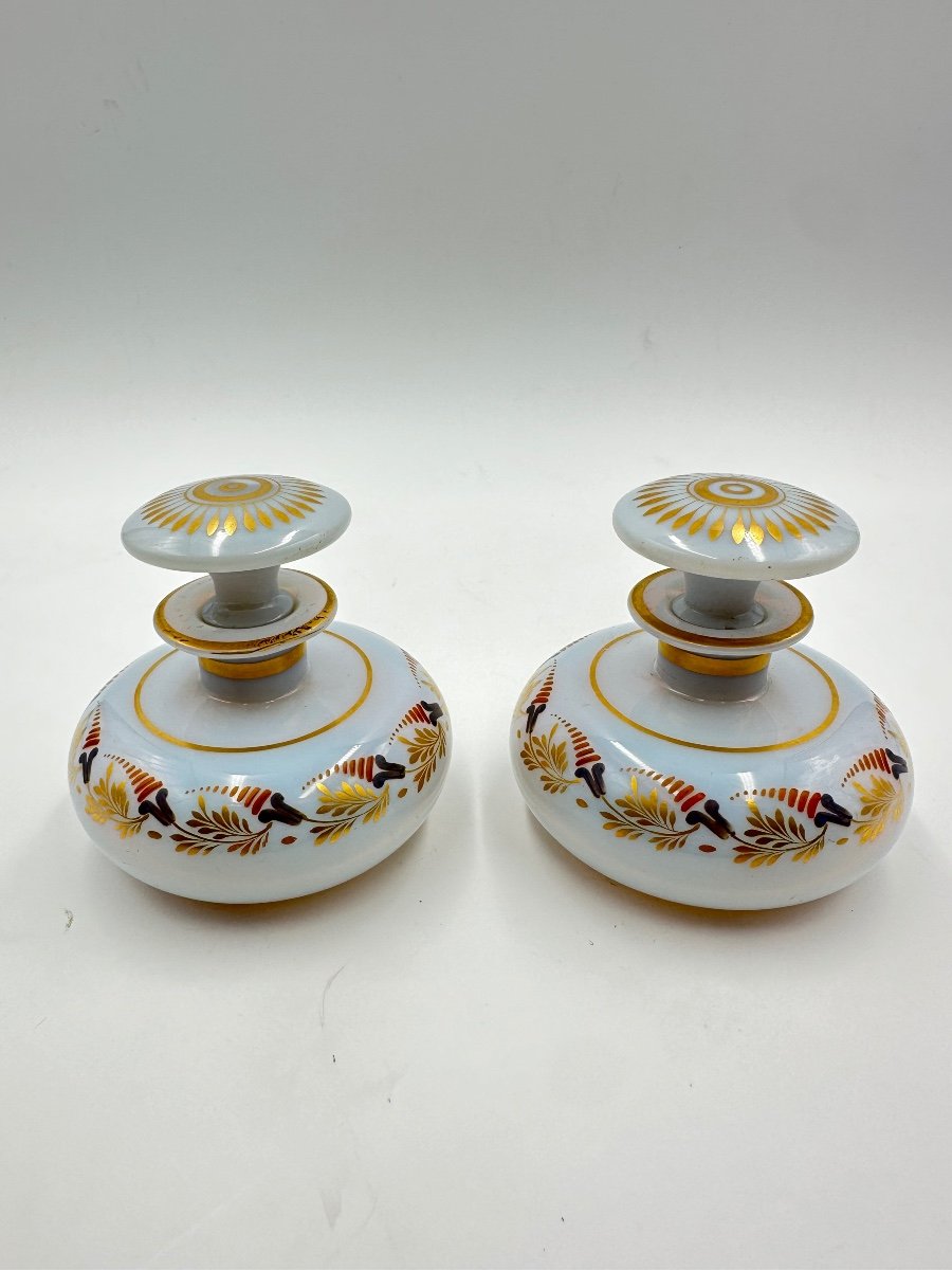 Pair Of White Soapy Opaline Bottles With Their Stoppers, Restoration Period.-photo-2