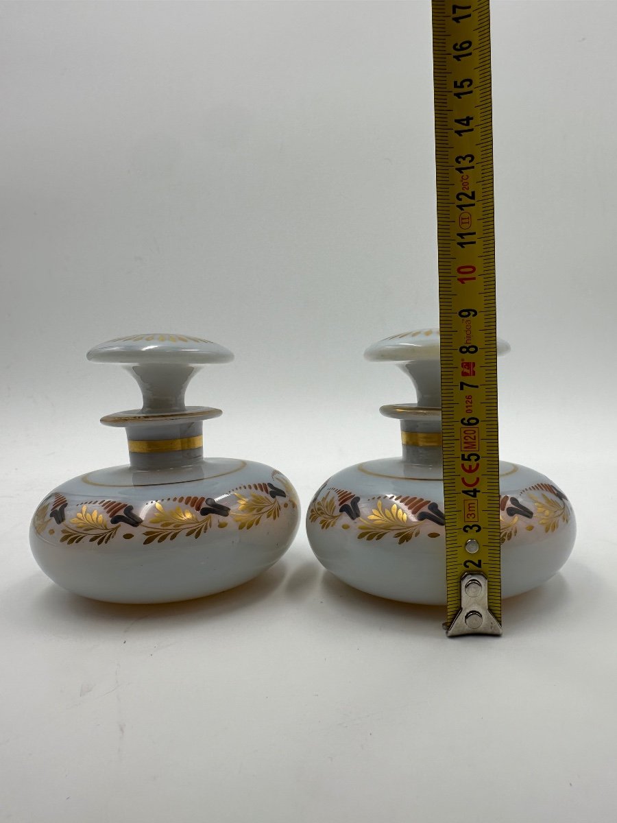 Pair Of White Soapy Opaline Bottles With Their Stoppers, Restoration Period.-photo-4