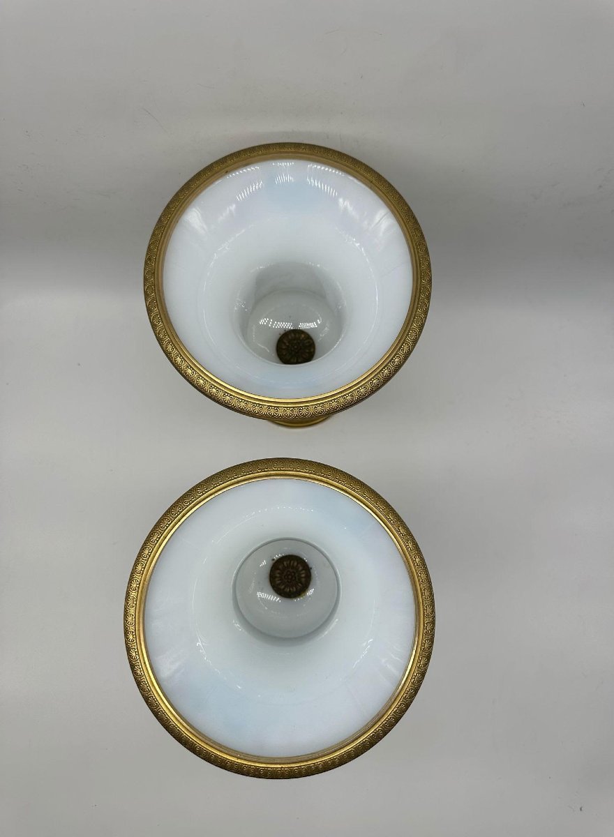 Paire De Vases Médicis En Verre Opalin Français.-photo-2
