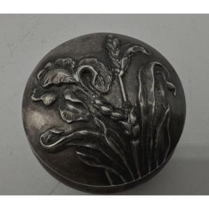 Tabatière Ancienne Art Nouveau En Argent Ronde Avec Décor Floral En Relief Sur Le Couvercle