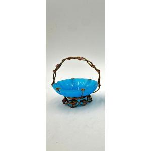 Un Panier En Verre Opaline Bleu Turquoise  Charles X 