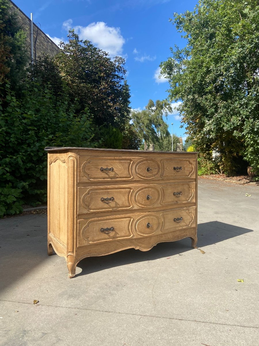 Elegant Curved Louis XV Chest Of Drawers