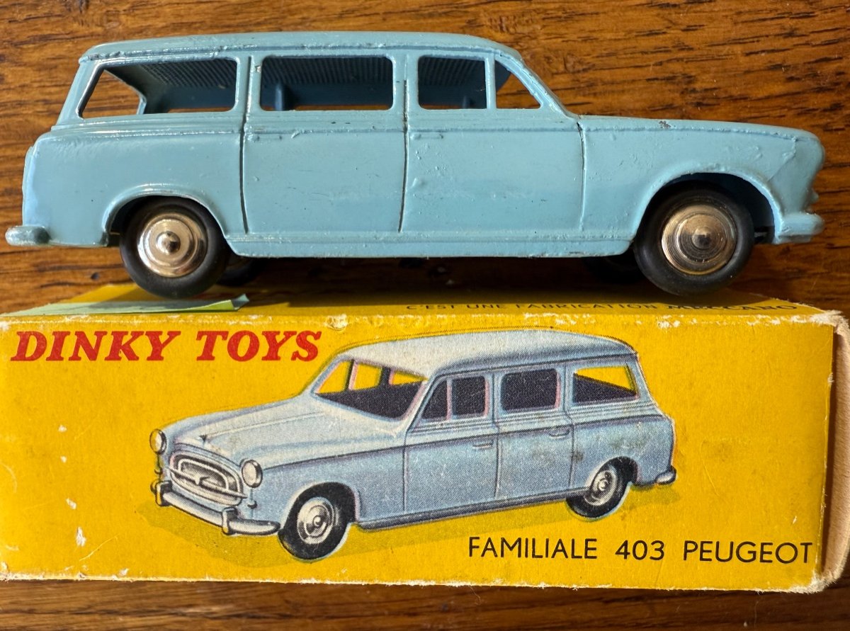 Dinky Toys Peugeot 403 Family 