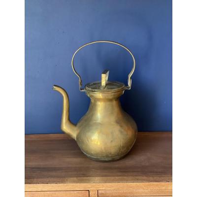  Copper Kettle With Its Cover From The Château De Chantilly