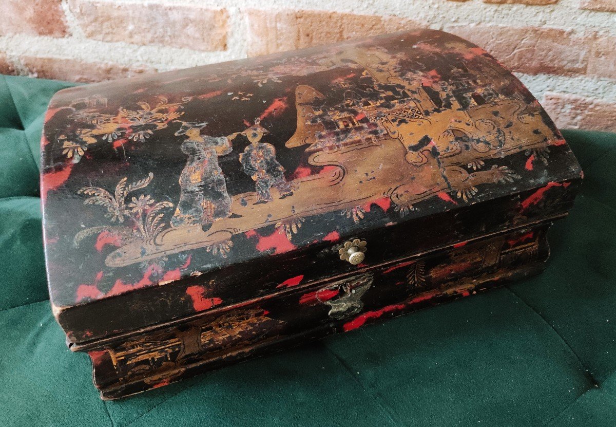 Martin Varnished Wig Box, XVIIIth Century