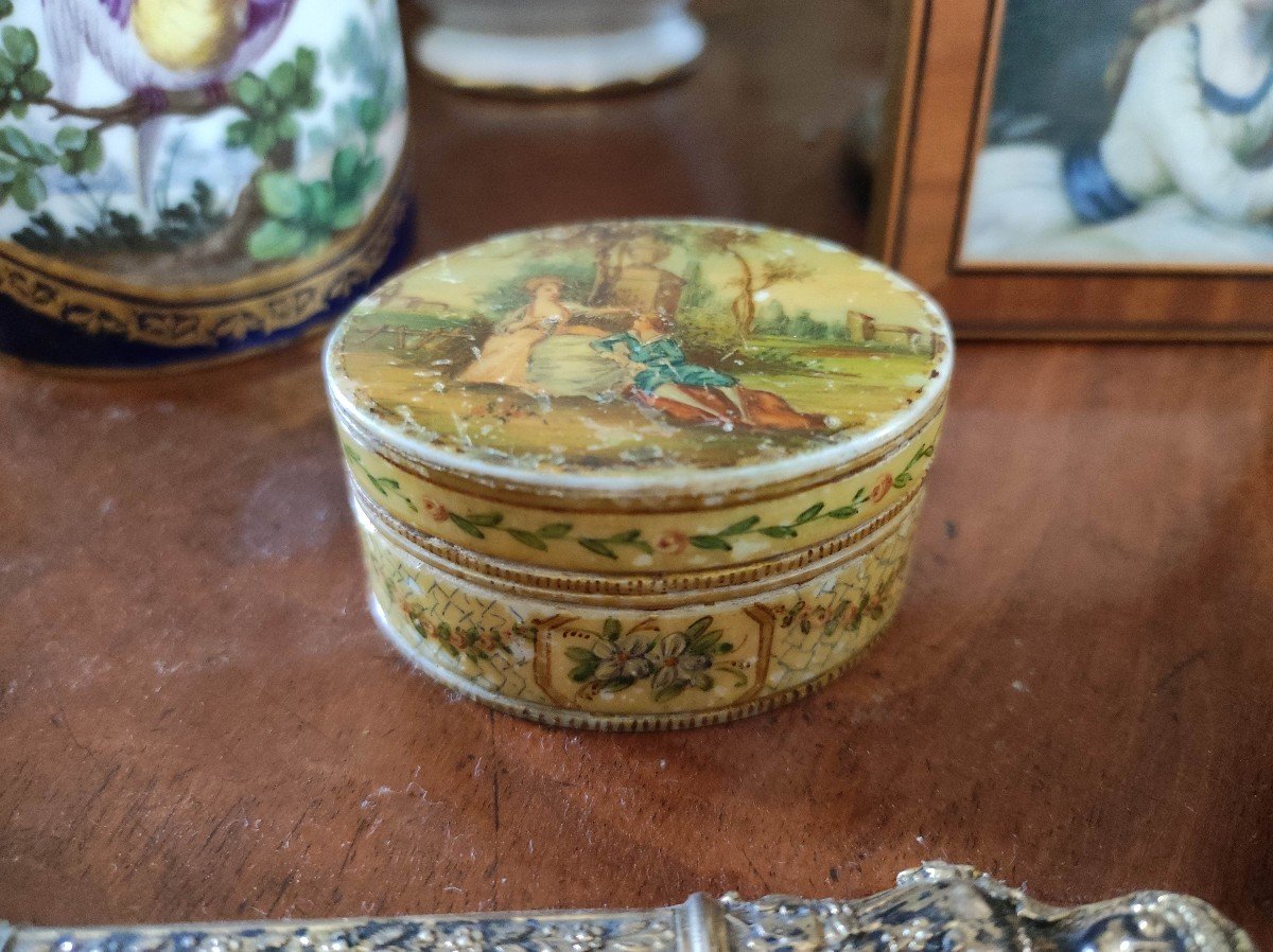 18th Century Painted Ivory Fly Box-photo-1