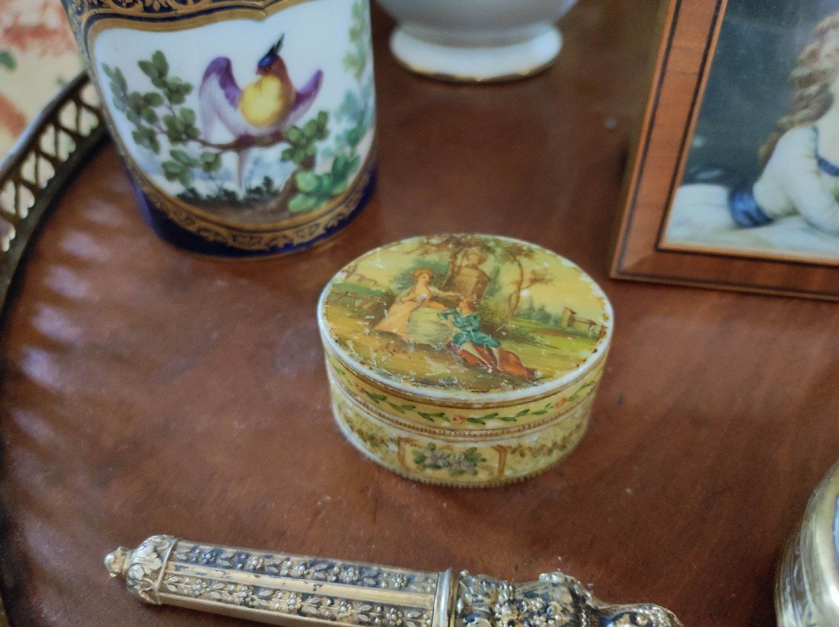 18th Century Painted Ivory Fly Box-photo-2