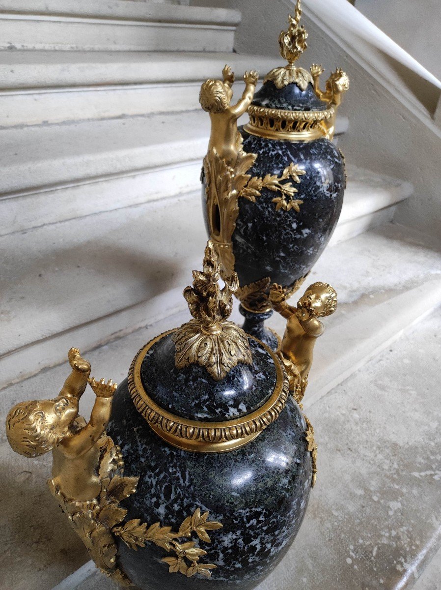 Très Importante Paire d'Urnes De Style Louis XVI-photo-3