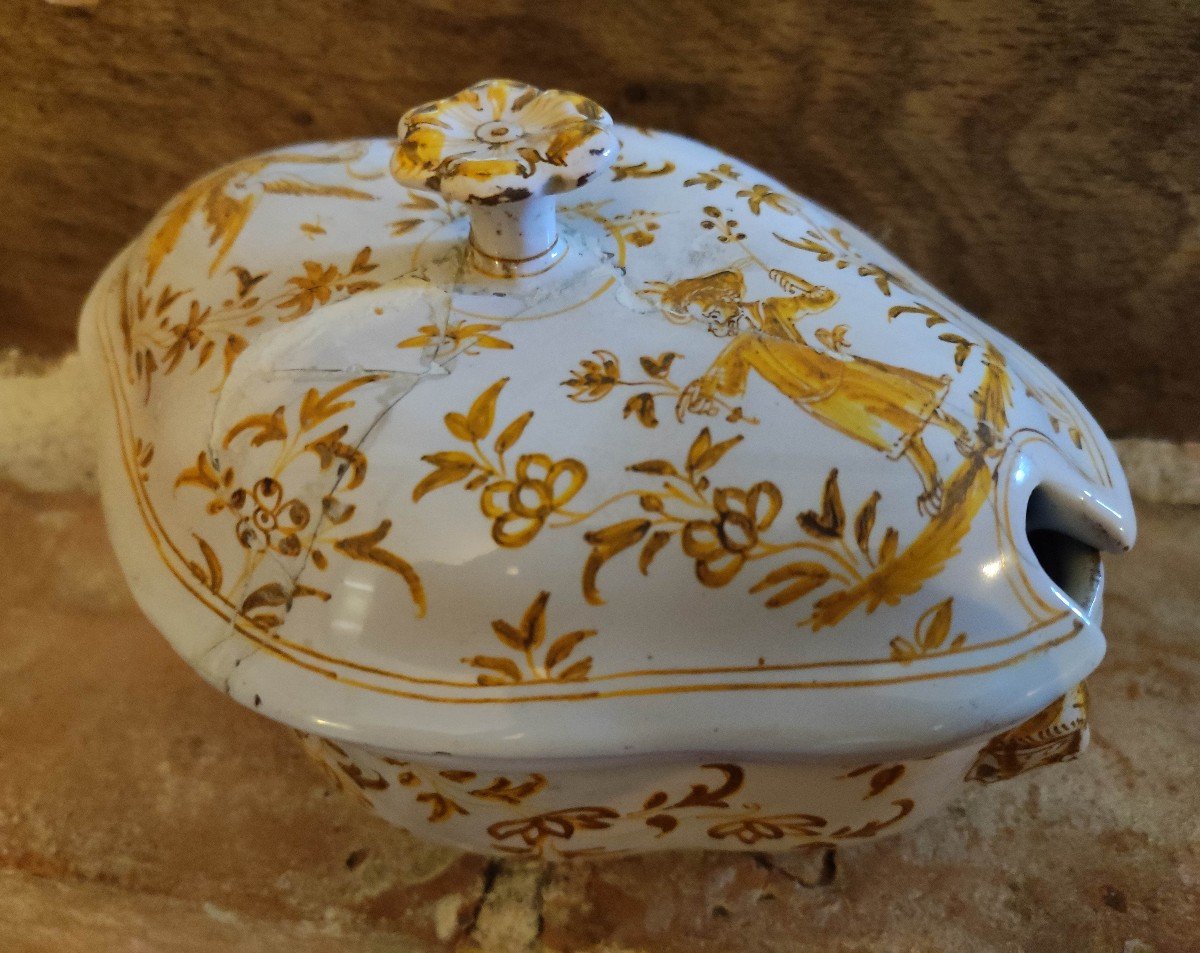 Moustiers 18th Century Sauce Boat (damaged)