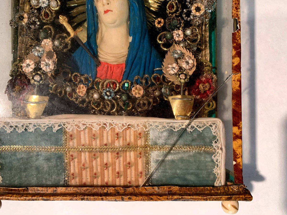 Small Altar In Metal And Glass With The Effigy Of Our Lady Of Sorrows. Nineteenth Century.-photo-3