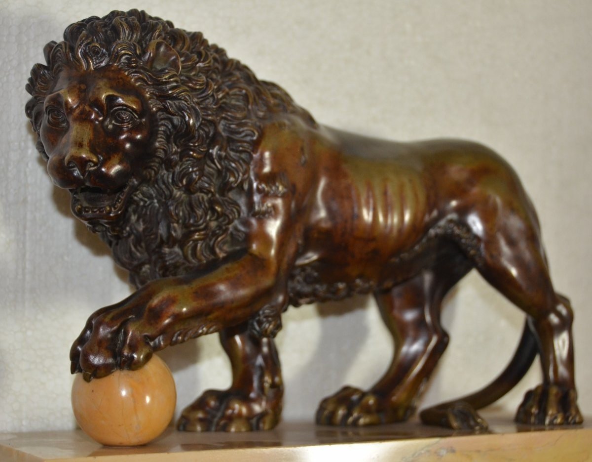 Bronze Lion Medici Pendule Avec Deux Coupes Bronze-photo-2