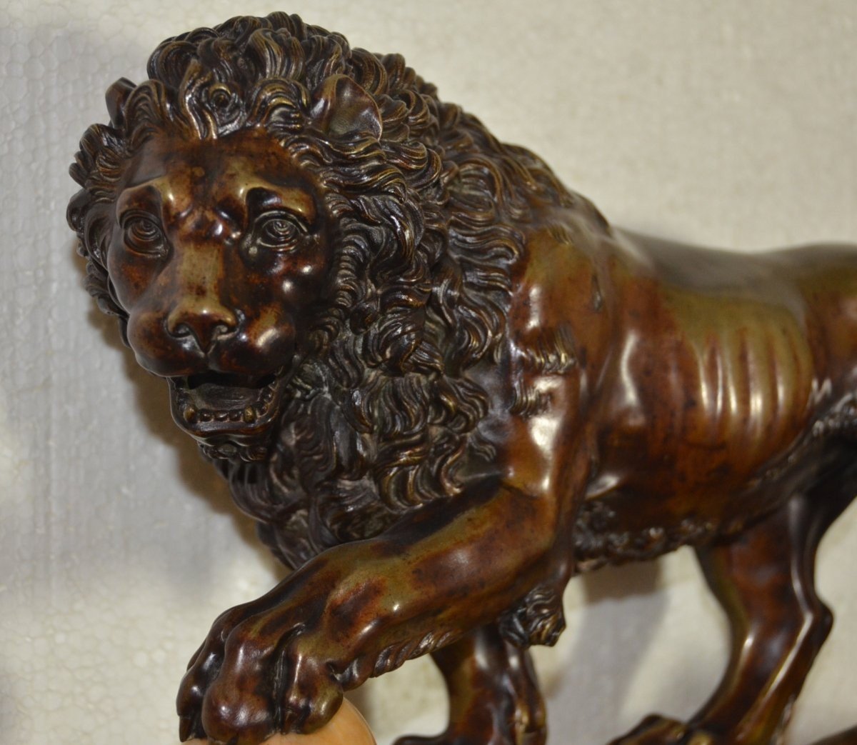 Bronze Lion Medici Pendule Avec Deux Coupes Bronze-photo-1