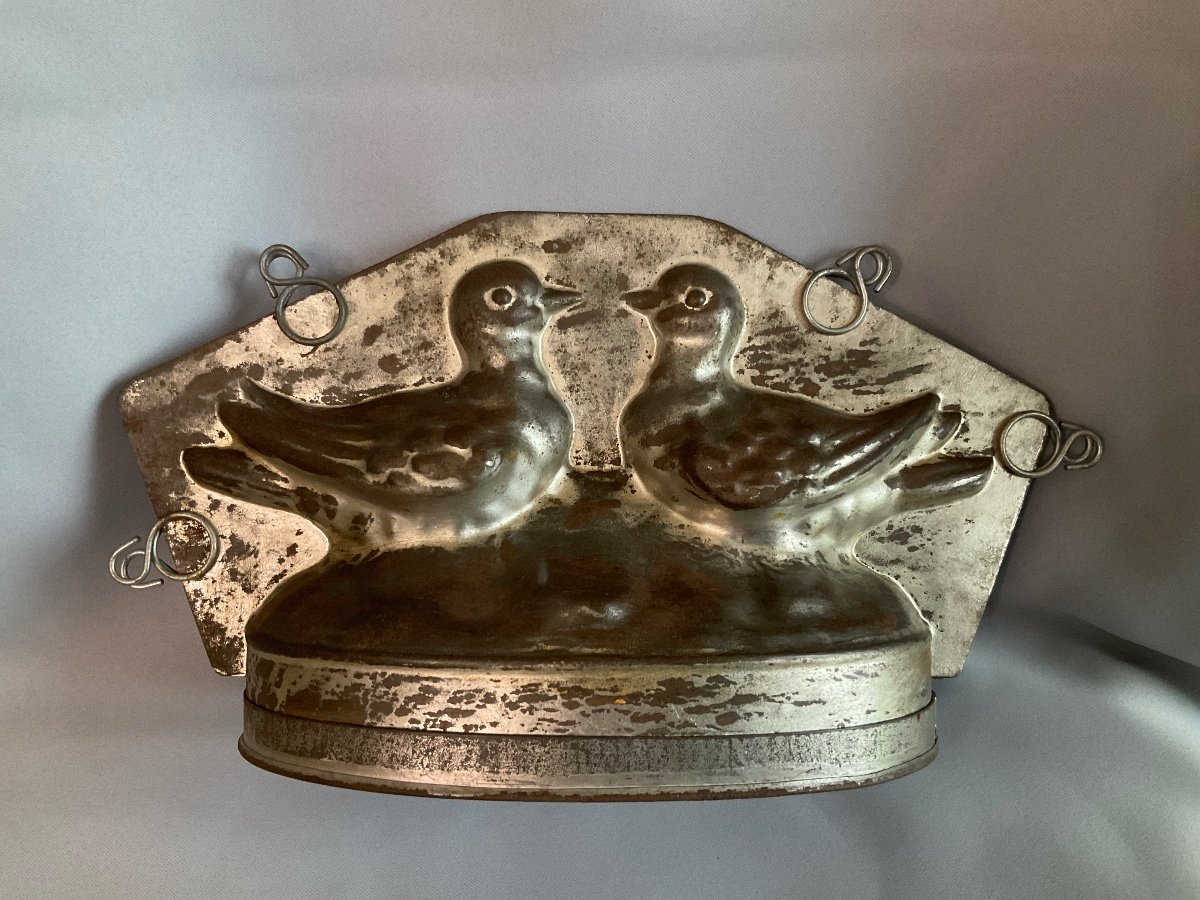 Doves Chocolate Mold Late 19th Century -photo-2