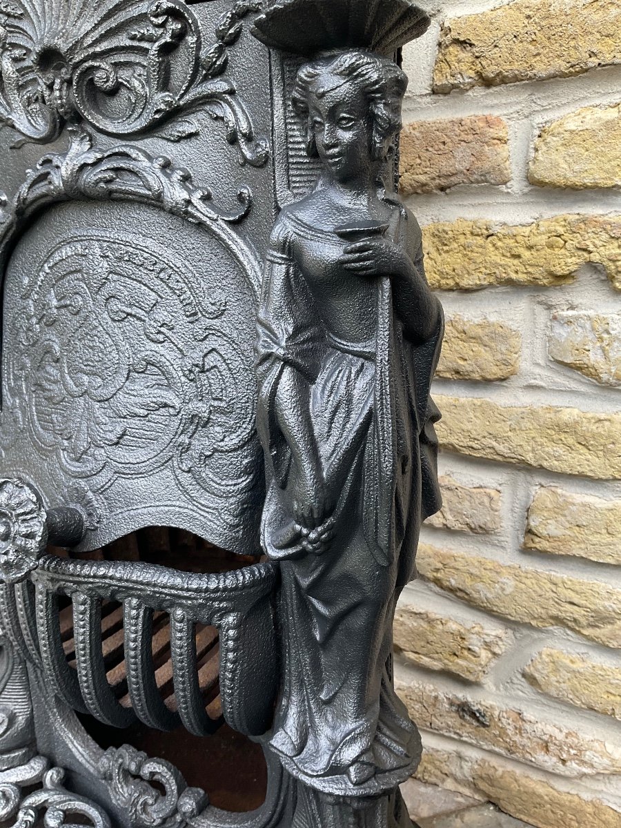 Wood Or Coal Stove Flanked By Two Caryatids 19th Century -photo-2