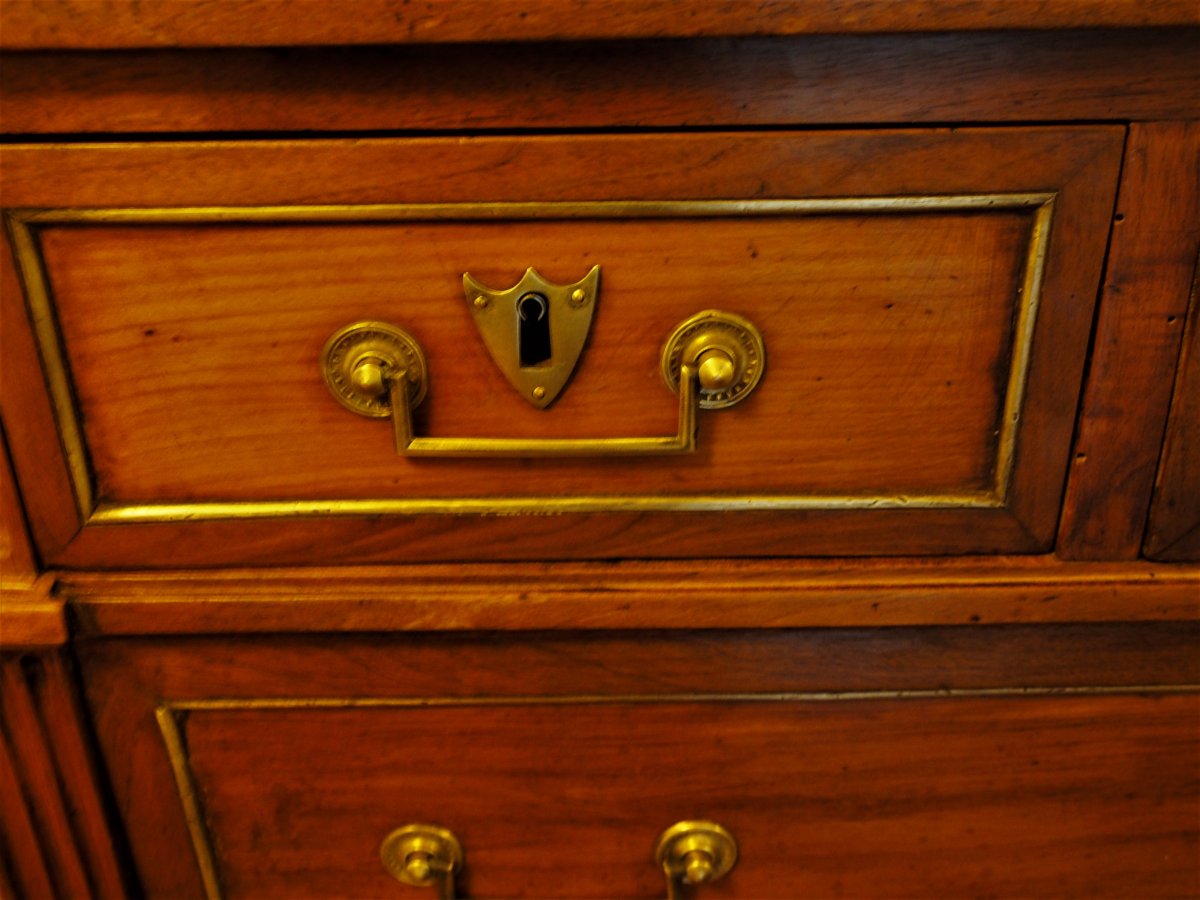 Louis XVI Walnut Commode-photo-5