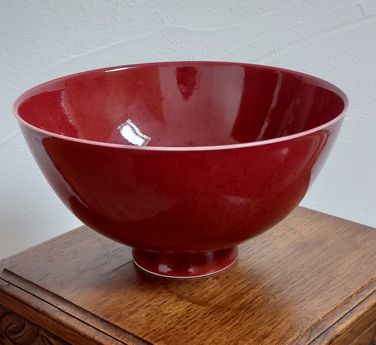 Coupe Sur Pied En Porcelaine Rouge Sang De Boeuf Marc Uzan