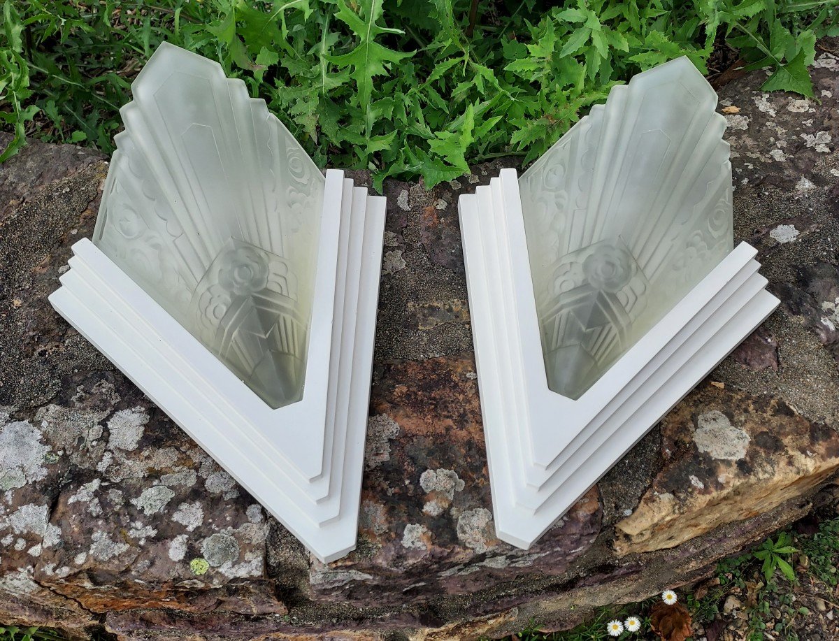 Pair Of Art Deco Glass Wall Lights 