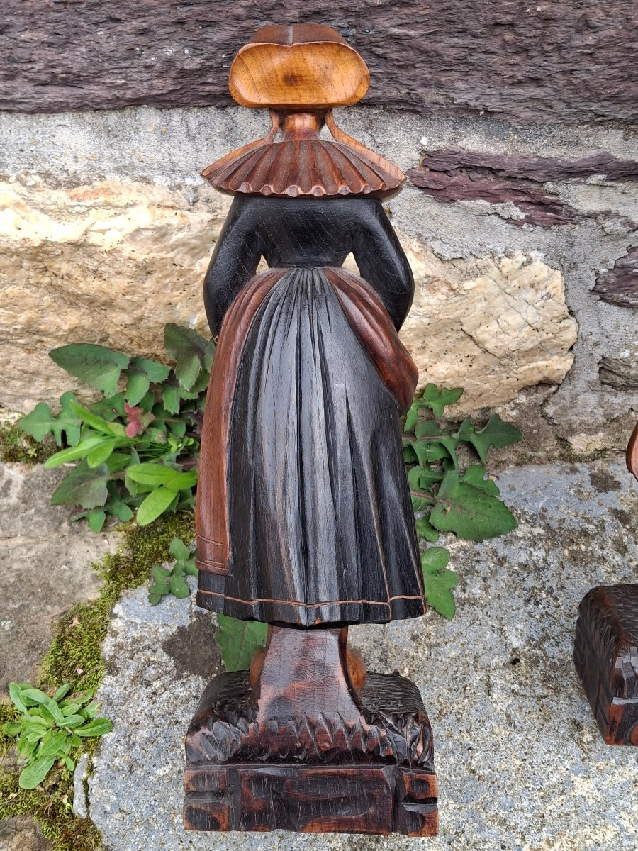 Breton Couple In Two-tone Carved Wood Costume From Lannion-photo-1