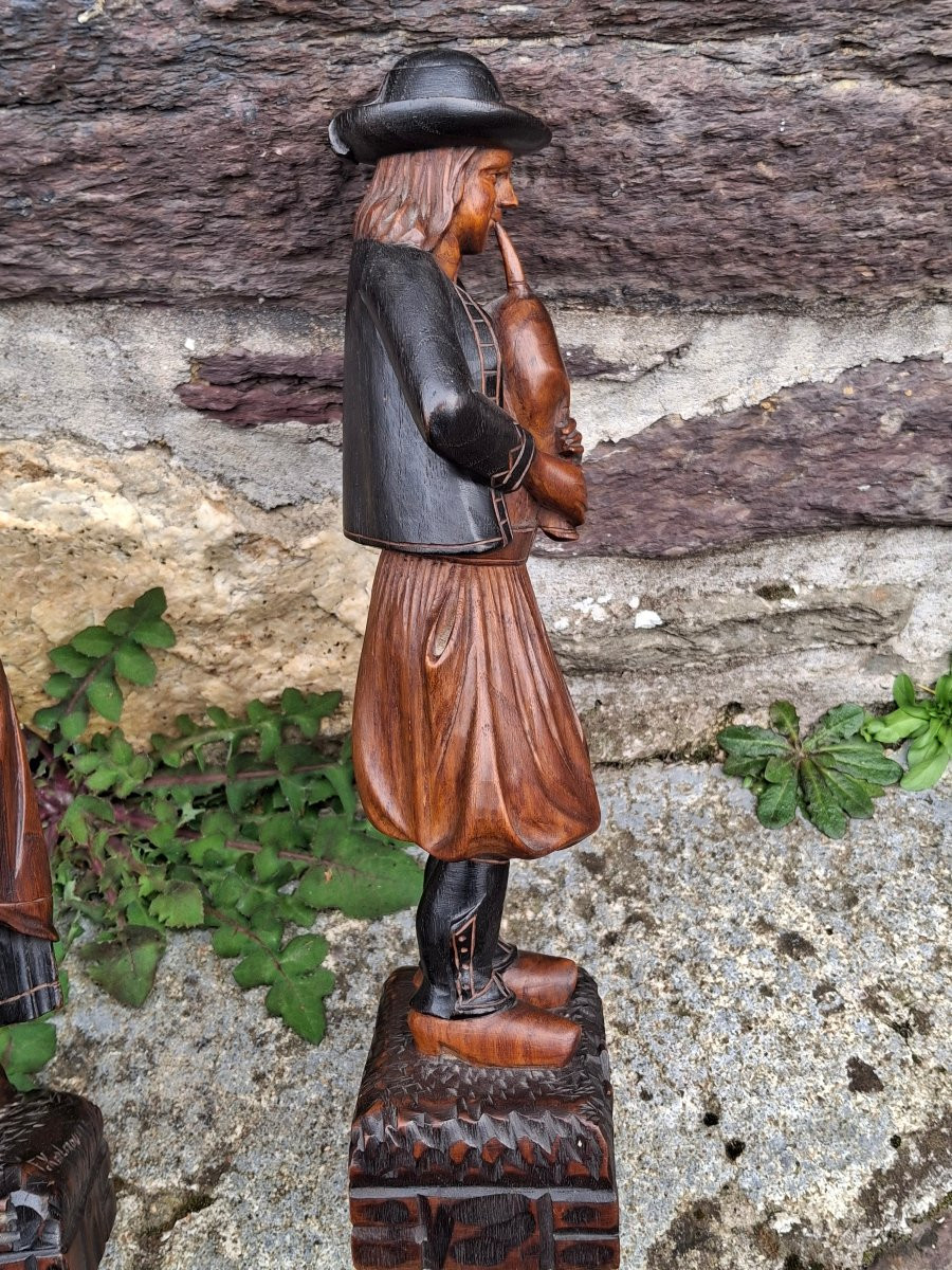 Breton Couple In Two-tone Carved Wood Costume From Lannion-photo-8