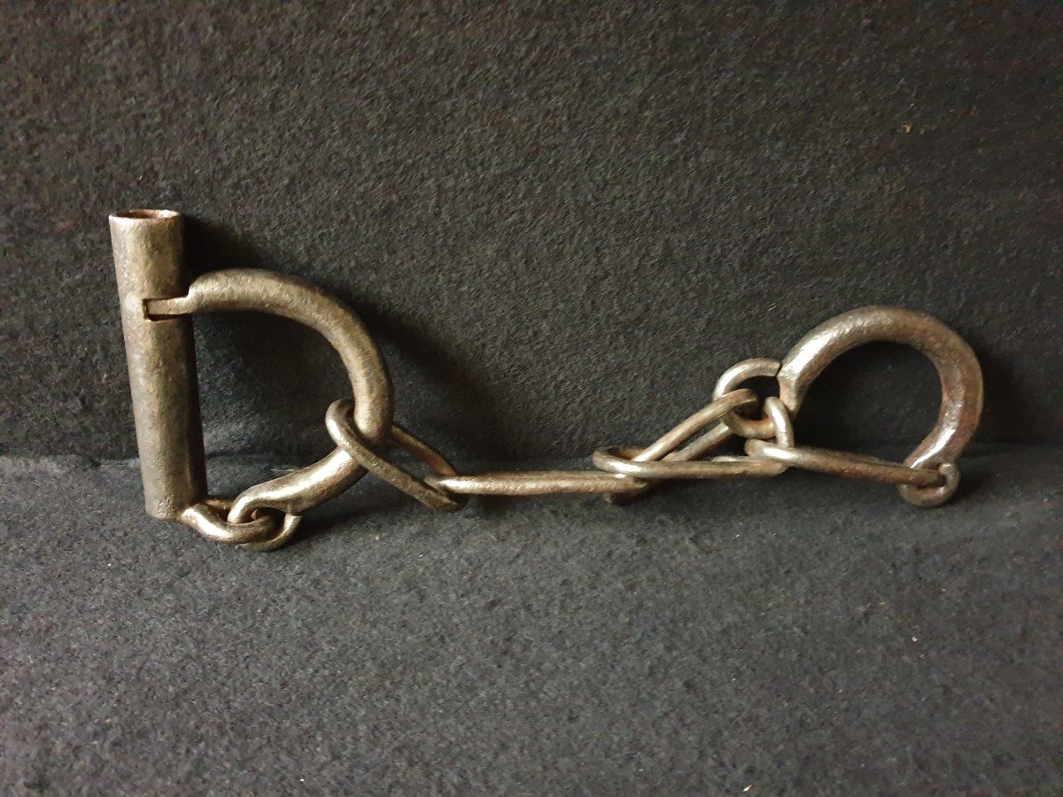 18th Century Prisoner's Double Shackles-photo-2