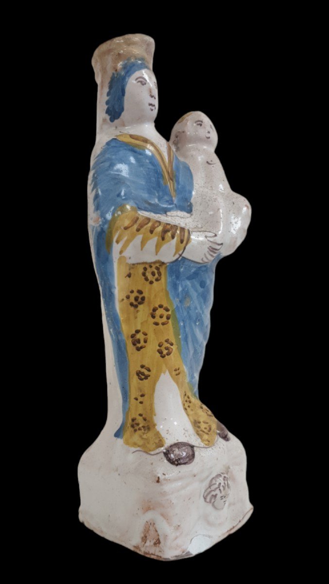 Vierge d'accouchée en faïence de Nevers XVIIIe siècle 