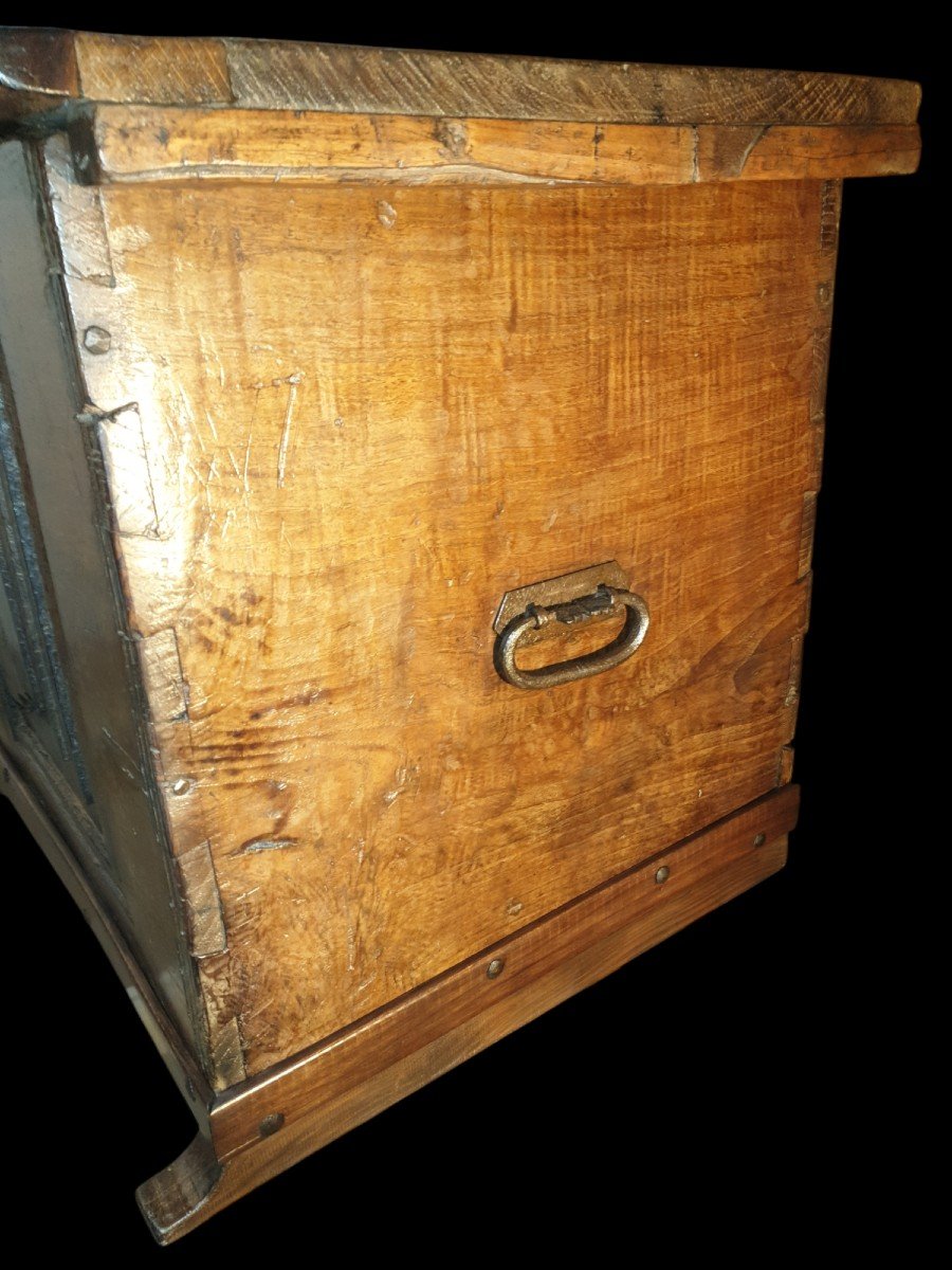 Gothic Chest Spain 16th Century -photo-2