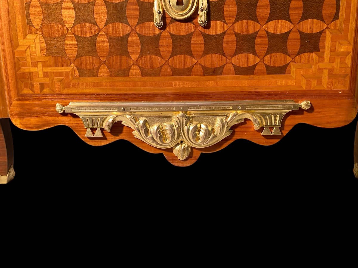 Large 18th Century Marquetry Chest Of Drawers In The Style Of Simon Oeben.-photo-3