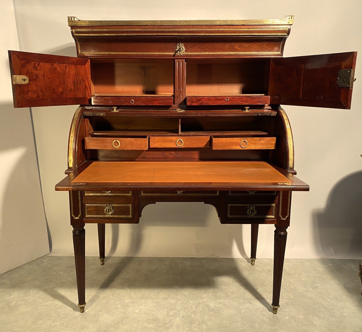 Louis XVI Mahogany Cylinder Desk-photo-4