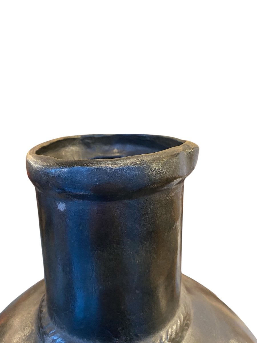 Important Antique Bronze Vase -photo-1