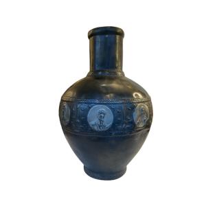 Important Antique Bronze Vase 