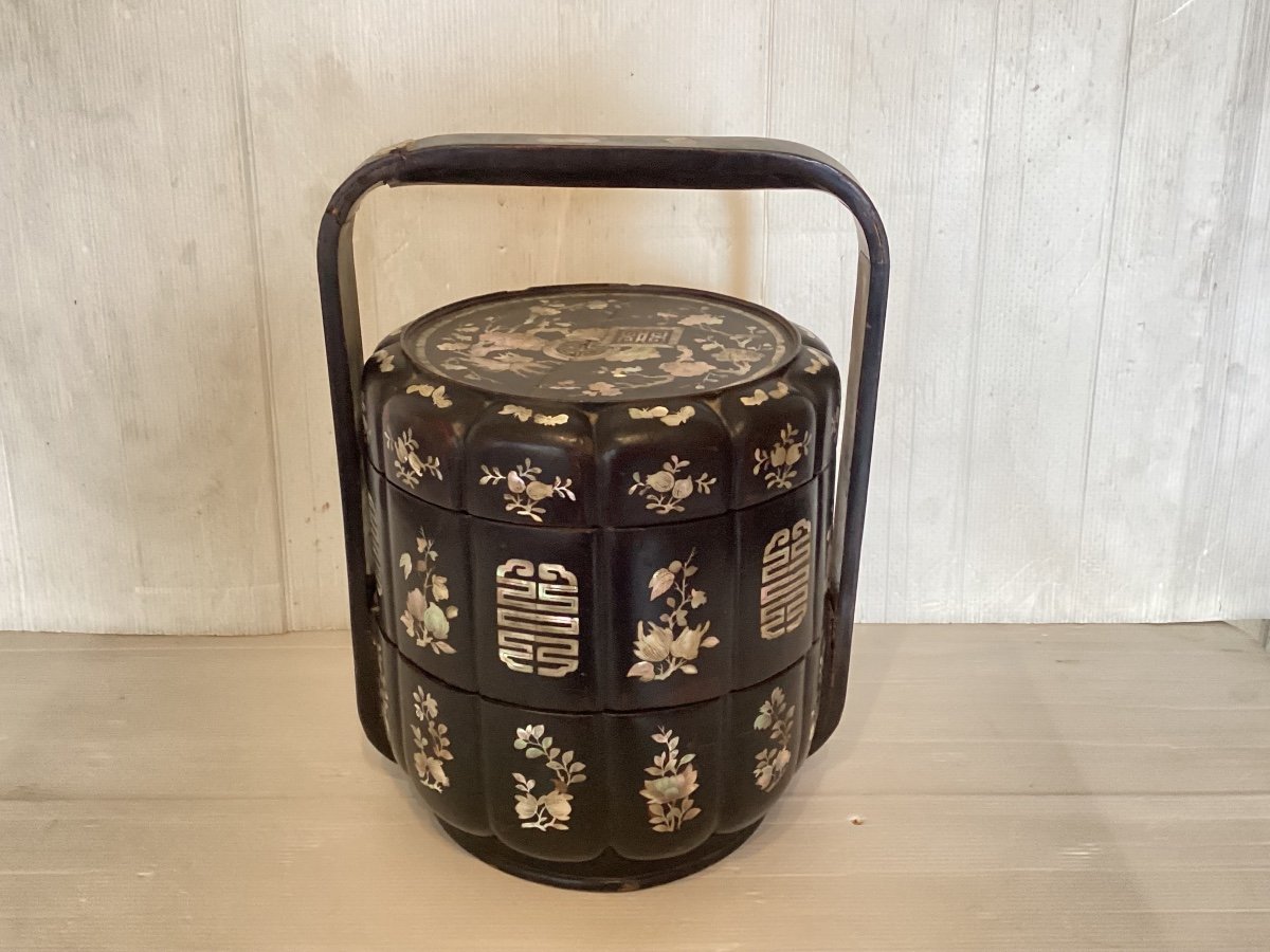 19th Century Chinese Dinner Holder 