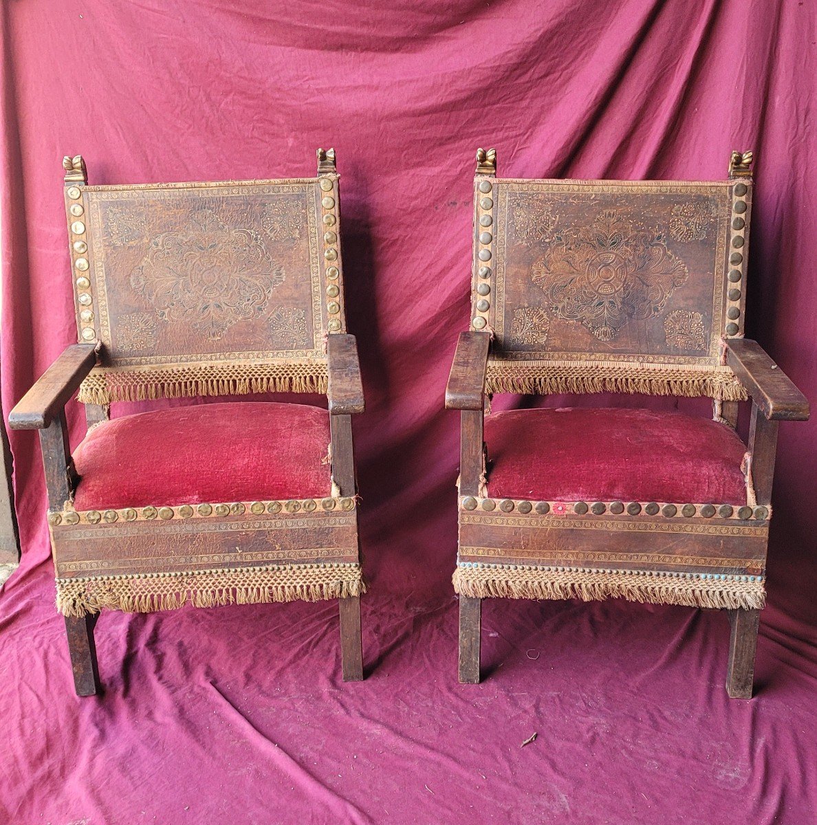 Paire De Fauteuils De Château 