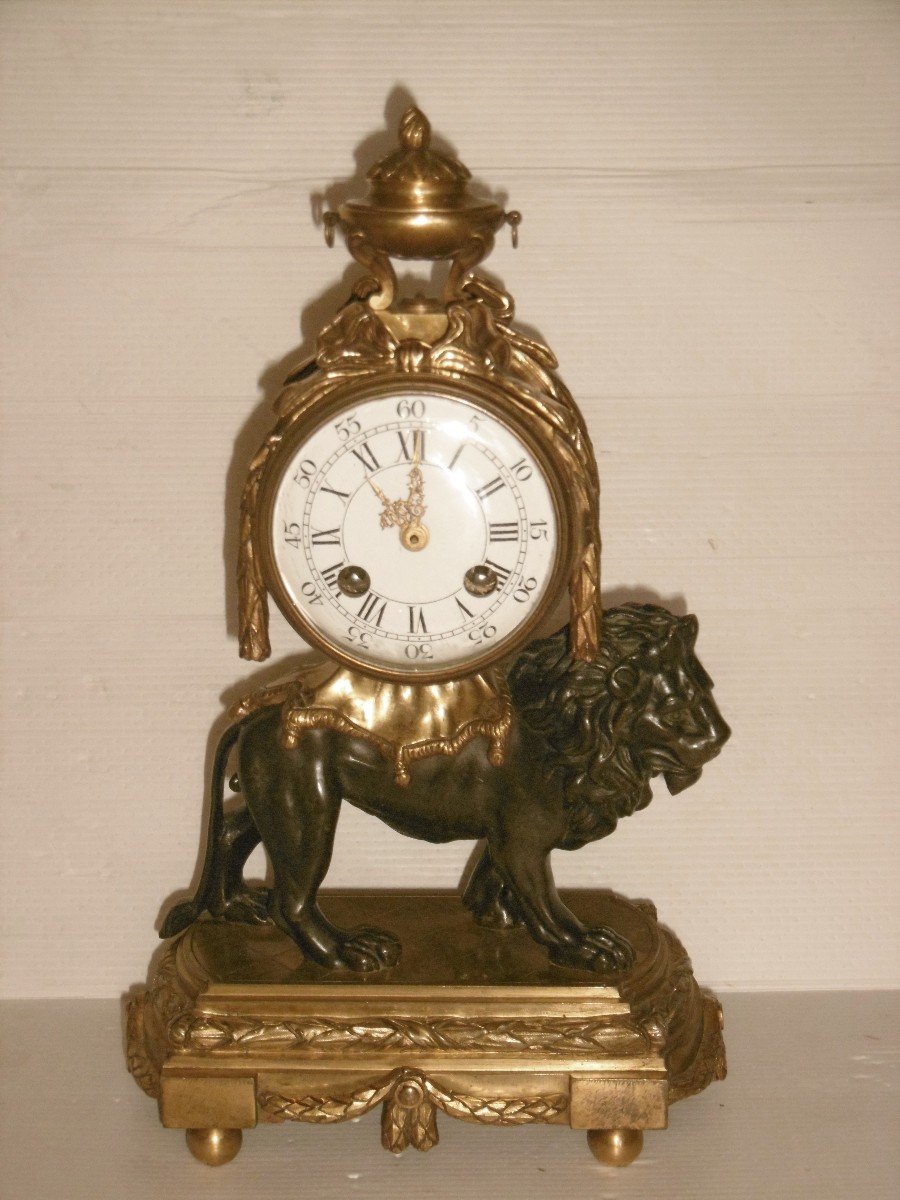 Pendule au lion Louis XVI