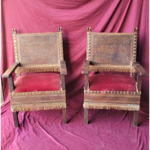 Paire De Fauteuils De Château 