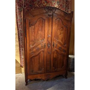 Une Armoire Auvergnate en Noyer