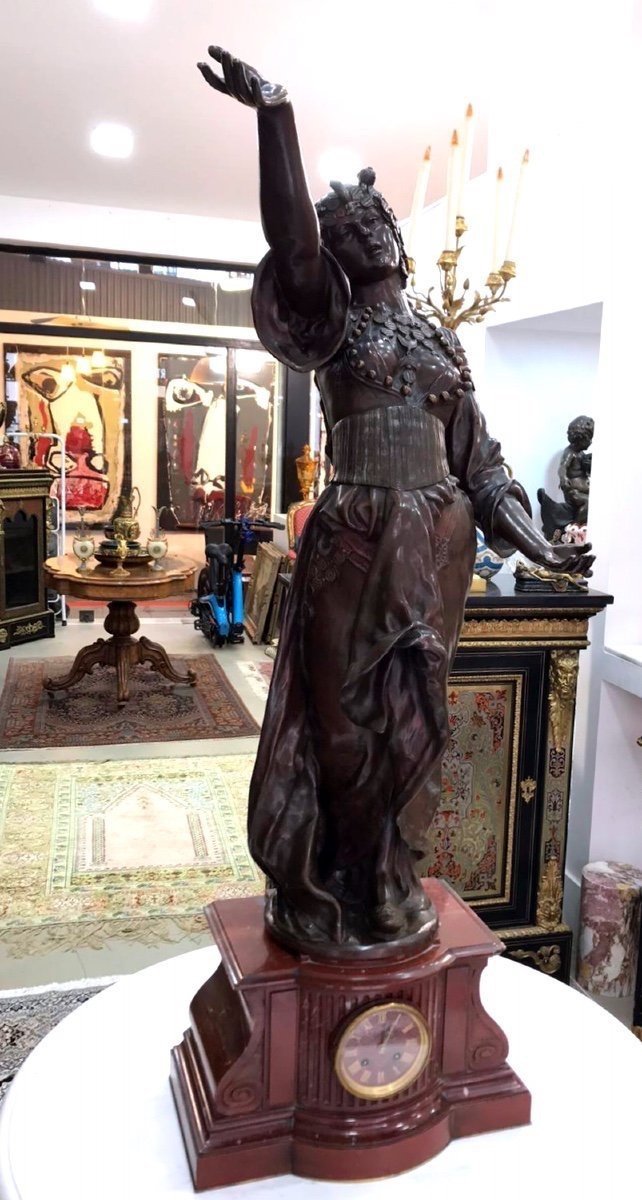 Statue Avec Pendule, Signé Barbedienne