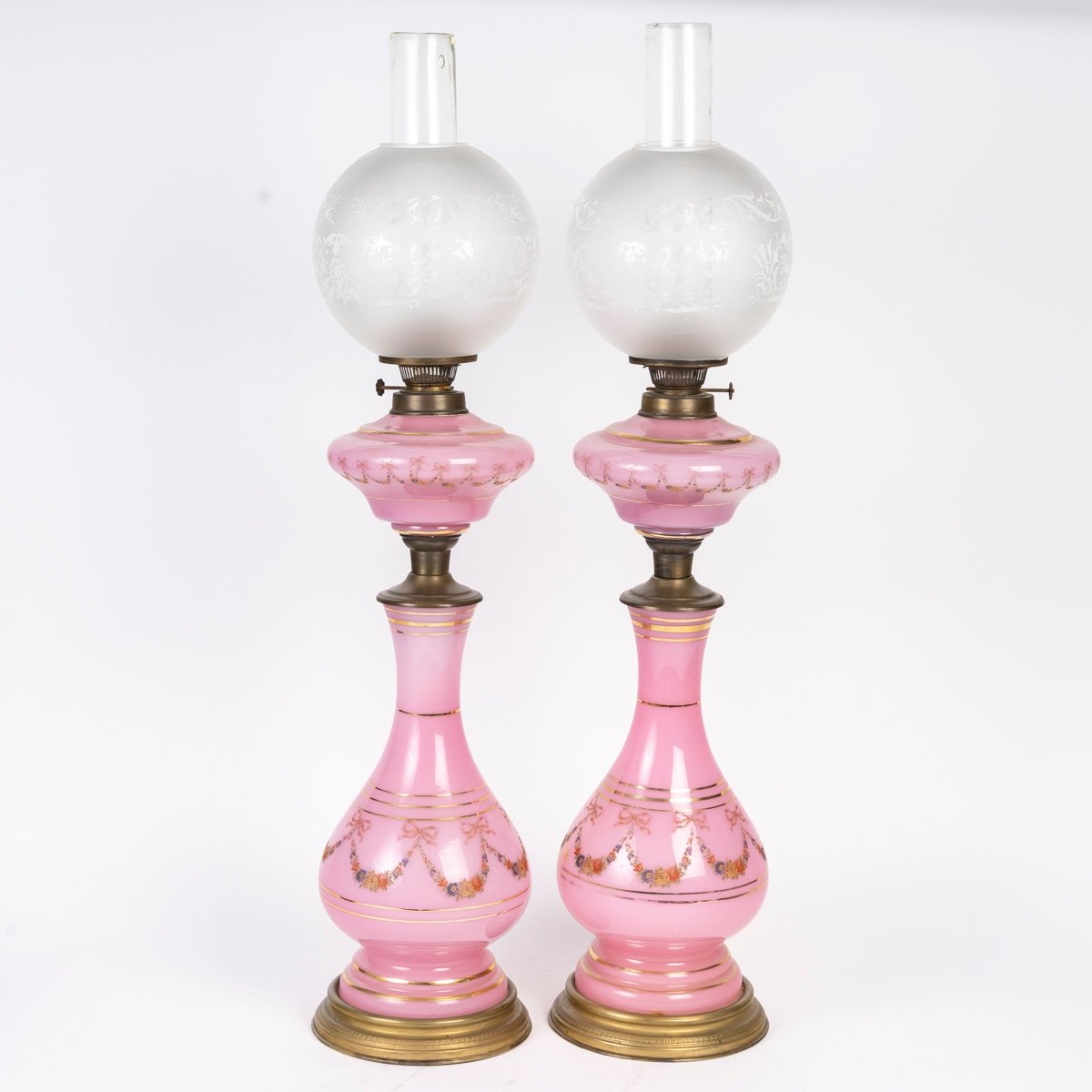 Paire De Lampe à Pétrole En Opaline Rose, 19éme Siècle