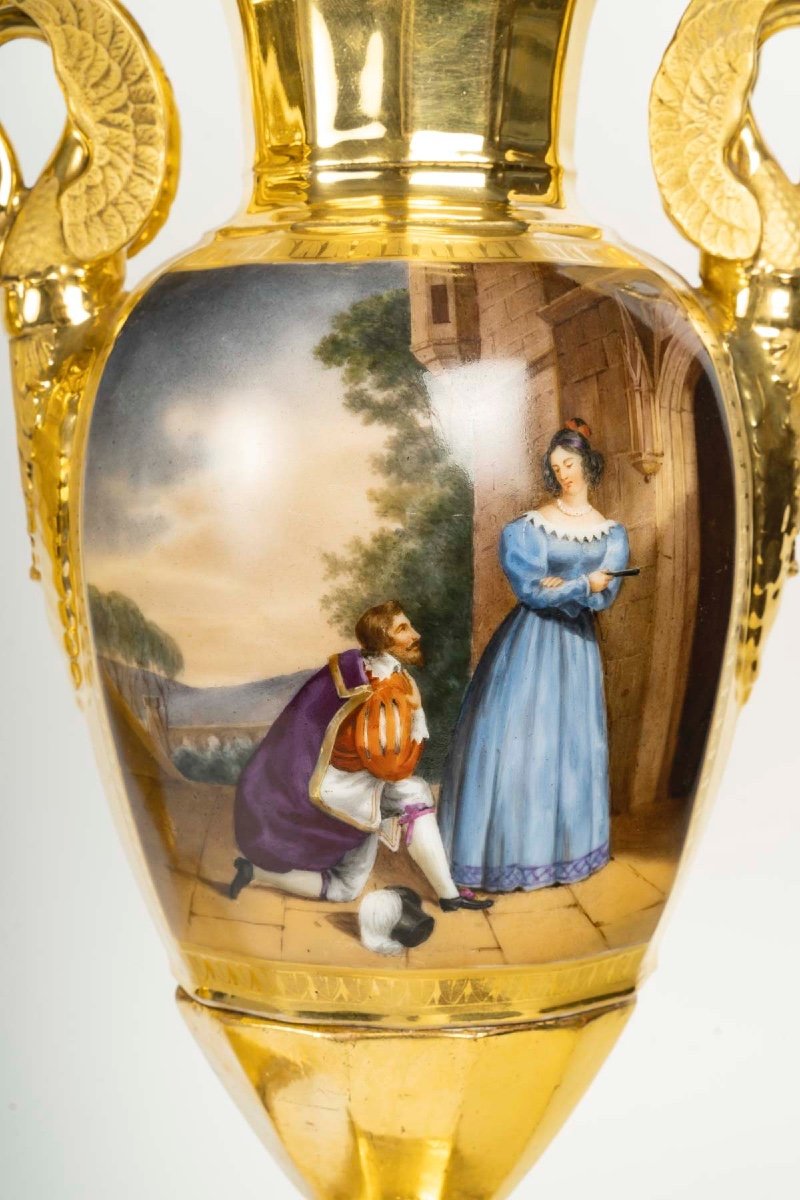 Paire De Vases En Porcelaine De Paris émaillés Or Avec Tableaux Peints à La Main-photo-2