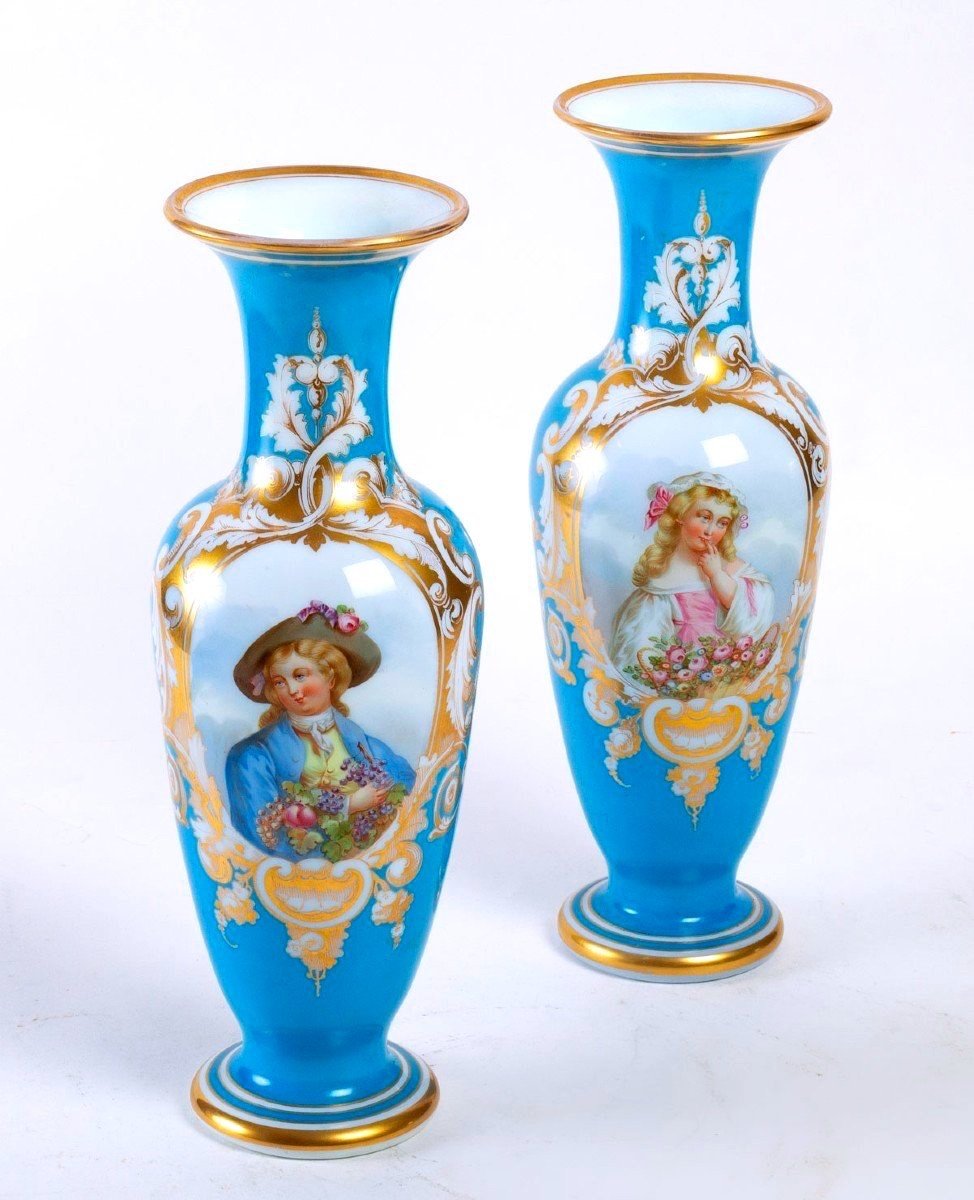 Paire De Vases En Baccarat Opaline, 19ème Siècle